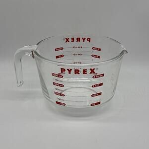 Pyrex 8 Cup/2 Quart Large Pyrex Large Measuring Mixing Bowl With Spout